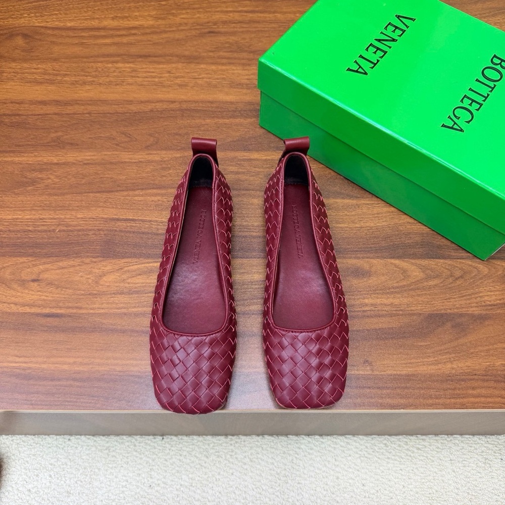 Bottega Veneta Burgundy Intrecciato Leather Ballet Flats - Picture 3 of 9